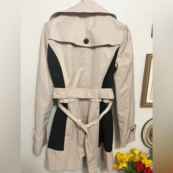 Trendy Jessica Simpson Trench Coat! Perfect for Spring! βοΈπ§₯π·πΌπΈ - Picture 3 of 5